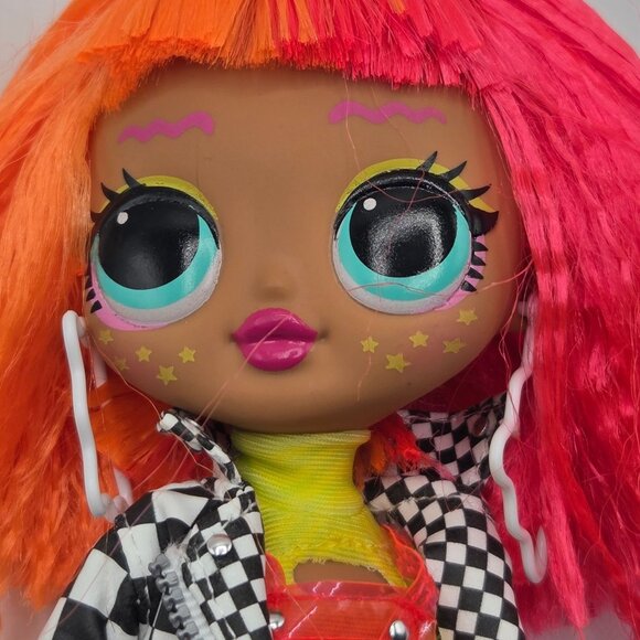LOL Surprise OMG Neonlicious 2019 Fashion Doll With Accessories - Picture 2 of 8